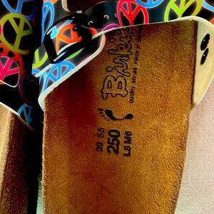 Birkenstock’s, Colorful Peace Sign Clog. Worn twice. Sz 8(39)